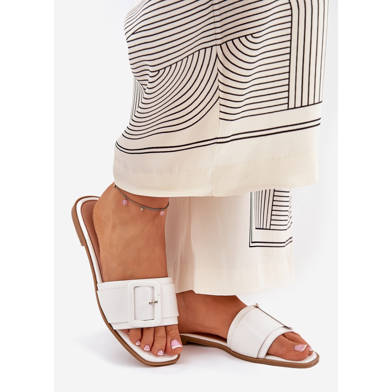 Chinelos femininos de couro eco e fivela branca com uma fivela branca branco 1