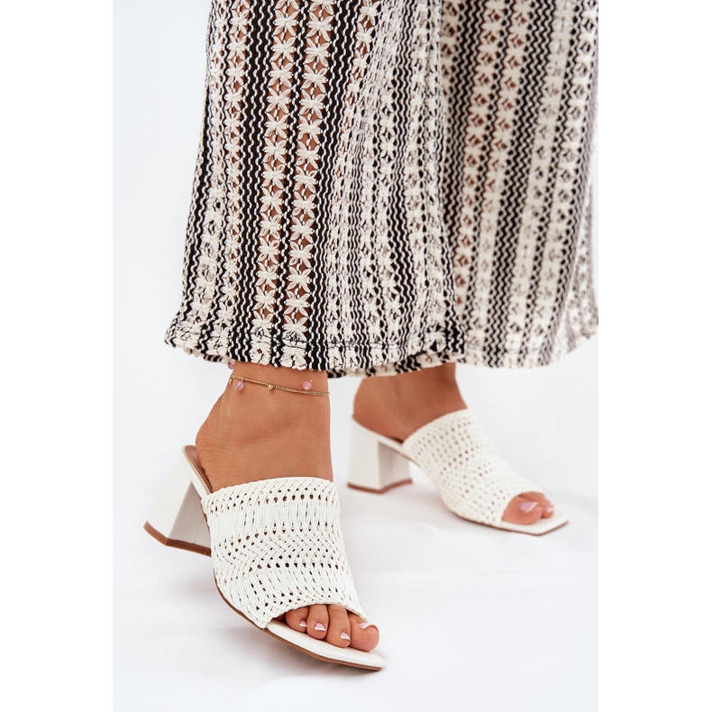 Chinelos femininos com saltos brancos 2