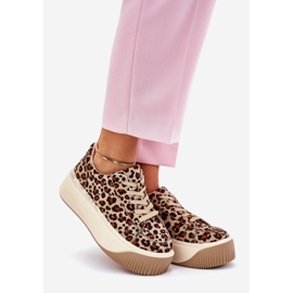 Tênis em uma enorme plataforma de leopardo marrom castanho 1 Tênis em uma enorme plataforma de leopardo marrom castanho 1