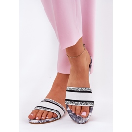 Chinelos de mulheres patrulhadas branco 2