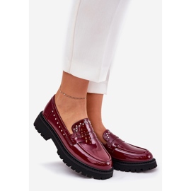 Mocassins femininos envernizados com decoração de Borgonha vermelho 1 Mocassins femininos envernizados com decoração de Borgonha vermelho 1
