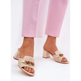 Salto feminino com uma decoração bege 2 Salto feminino com uma decoração bege 2