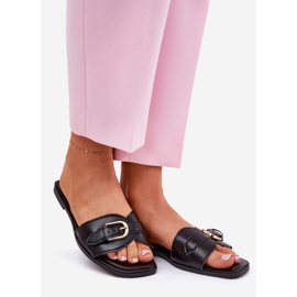 Chinelos femininos planos com um grampo dourado preto 1