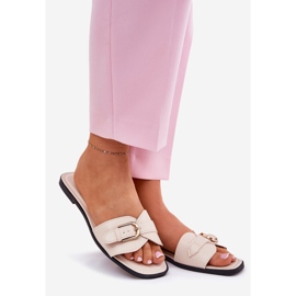 Chinelos femininos planos com um grampo bege dourado 1