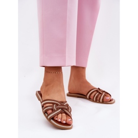 Chinelos de mulheres planas com listras marrons entrelaçadas marrom 2