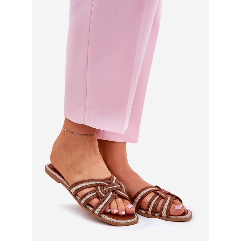 Chinelos de mulheres planas com listras marrons entrelaçadas marrom 1