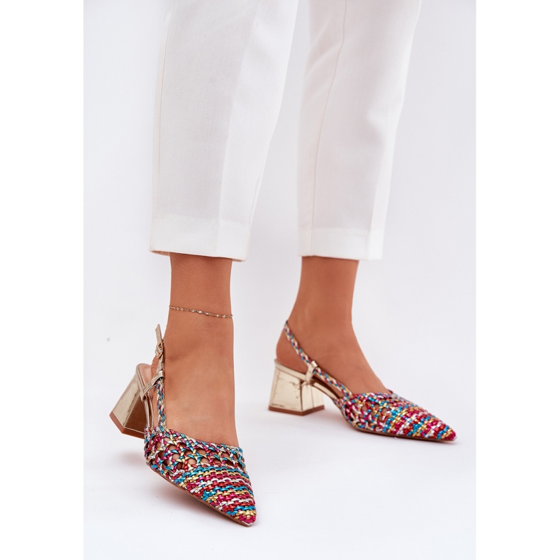 Sandálias no poste com tranças e dedos marcados multicolor multicolorido 2