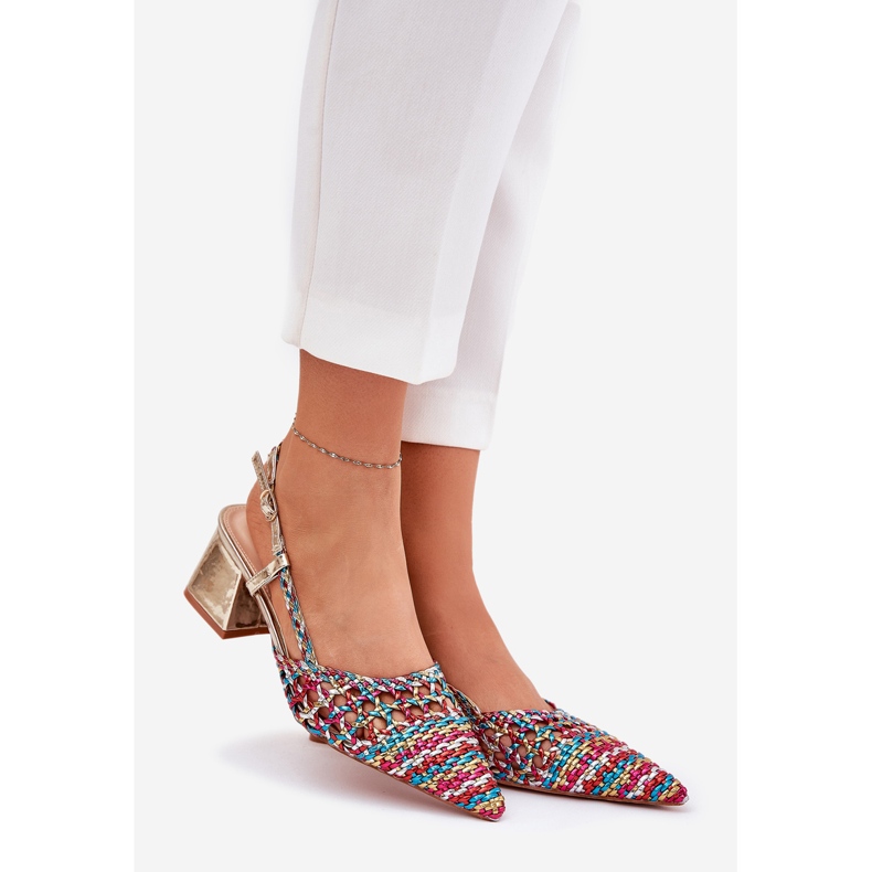 Sandálias no poste com tranças e dedos marcados multicolor multicolorido 1