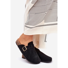 Slippers feminino e na plataforma com grampo preto 1