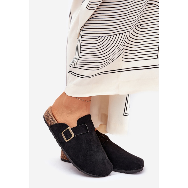 Slippers feminino e na plataforma com grampo preto 1