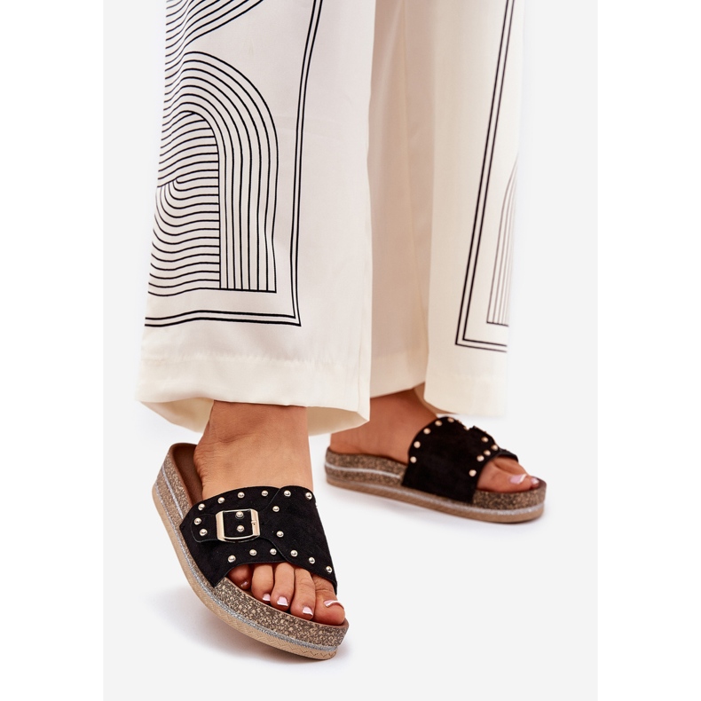 Chinelos femininos na plataforma com fivela e pretos 1