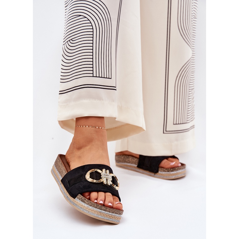 Flips femininos na plataforma com glitter e decoração de ouro preto 2