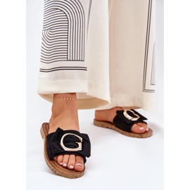 Chinelos de mulheres planas com detalhes decorativos pretos 2