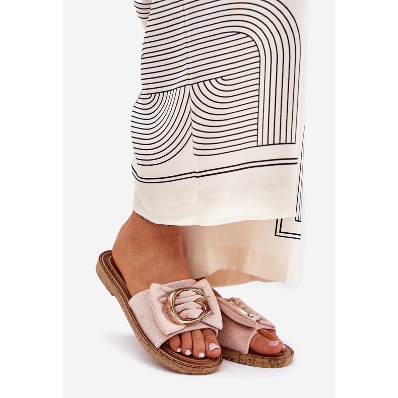 Chinelos de mulheres planas com um detalhe rosa decorativo 1 Chinelos de mulheres planas com um detalhe rosa decorativo 1