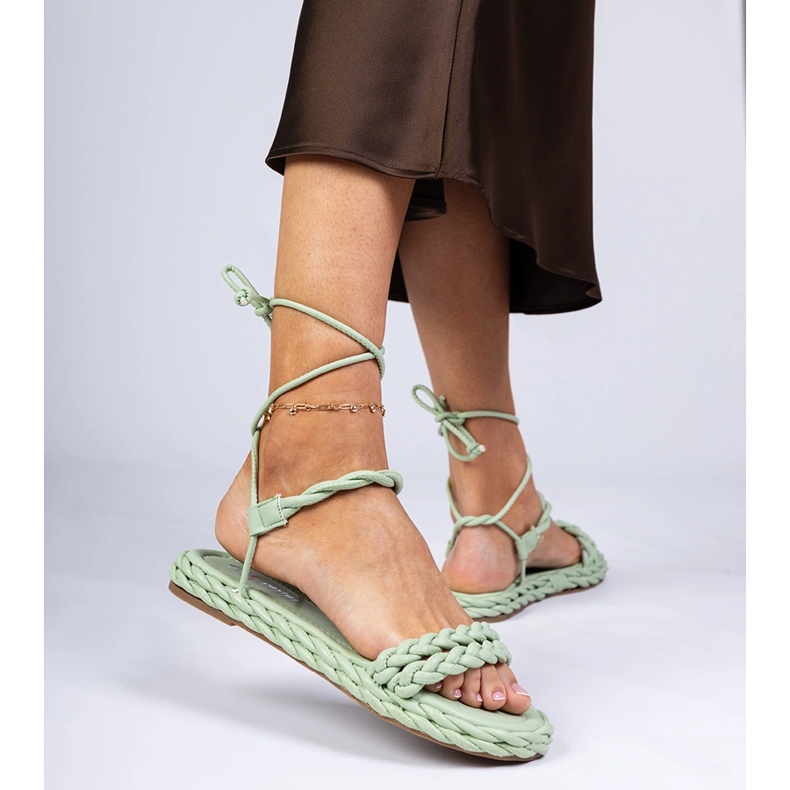 Sandálias femininas verdes trançadas 1