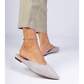 Chinelos cinzentos elegantes feitos de ekozamszu cinza 1