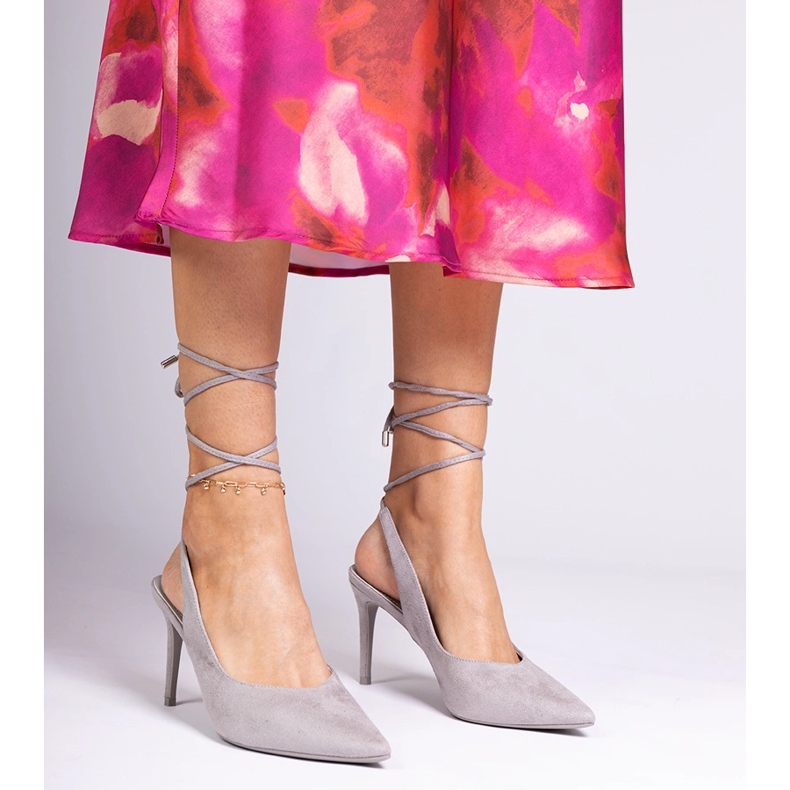 Salto alto cinza com salto de Hakol 1