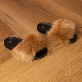 Chinelos de crianças marrons com pêlo castanho 1