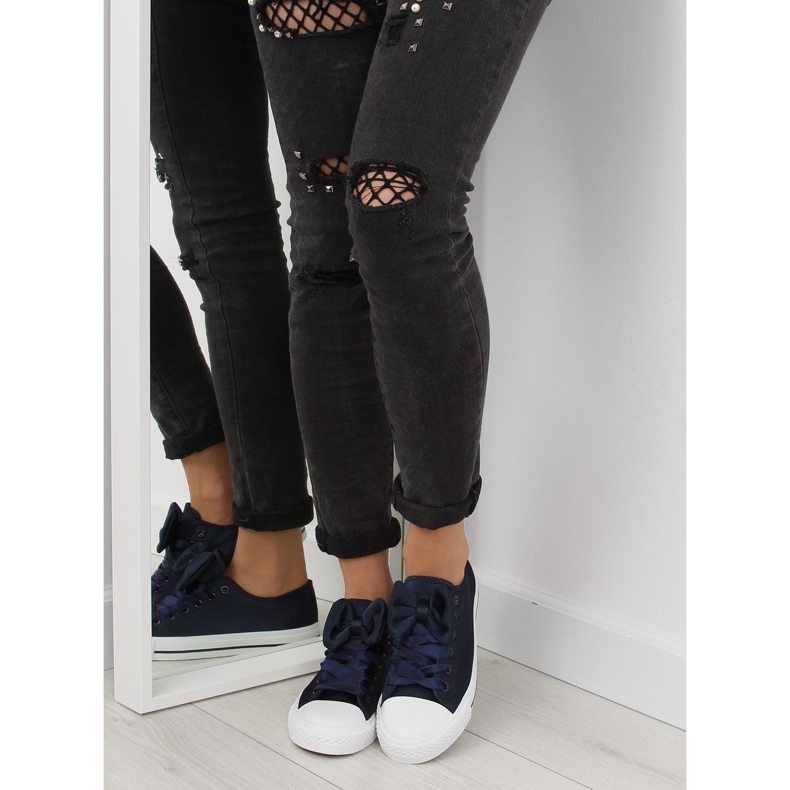 Tênis feminino de cetim azul marinho 1