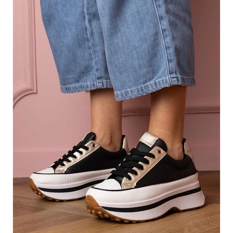 Tênis pretos tênis no platfotm 1