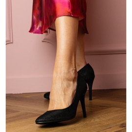 Bombas pretas em um acabamento de brocado preto 2