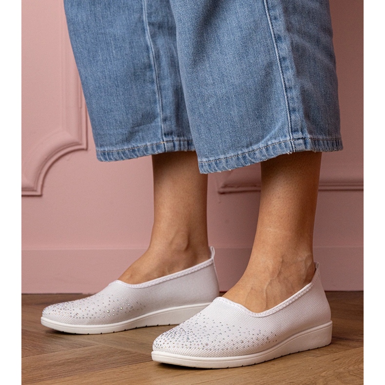 Tênis de mulheres brancas com zircões branco 1 Tênis de mulheres brancas com zircões branco 1