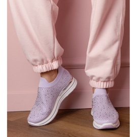 Tênis de mulheres roxas na plataforma com zircões roxo 1