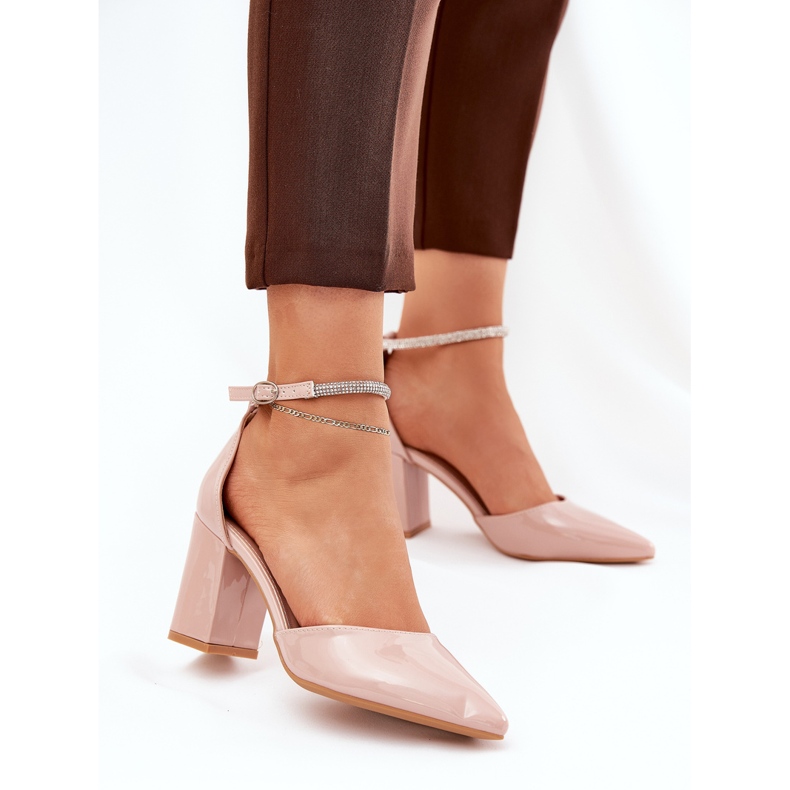 Bombas pintadas com dedos pontiagudos no post bege 2