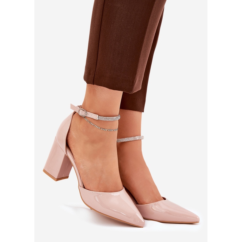 Bombas pintadas com dedos pontiagudos no post bege 1 Bombas pintadas com dedos pontiagudos no post bege 1