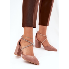 Bombas com dedos pontiagudos e listras decoradas na postagem de tamanho escuro bege 2