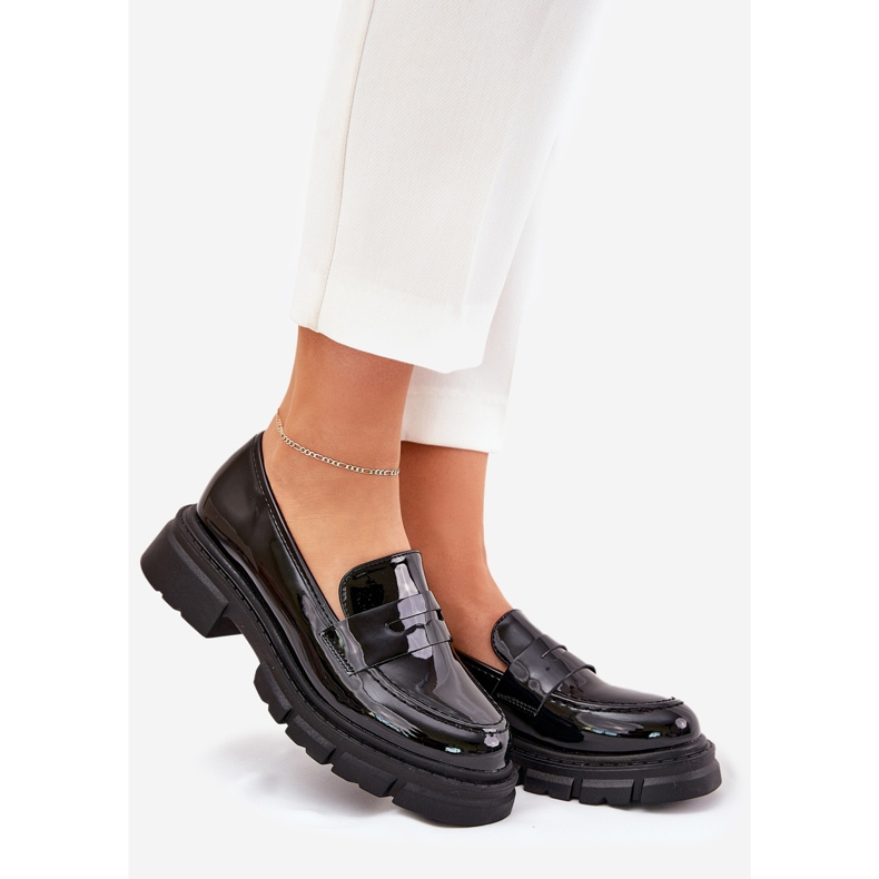 Mocassins femininos pretos envernizados 1