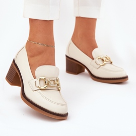 Sapatos femininos com detalhes dourados com saltos bege 2