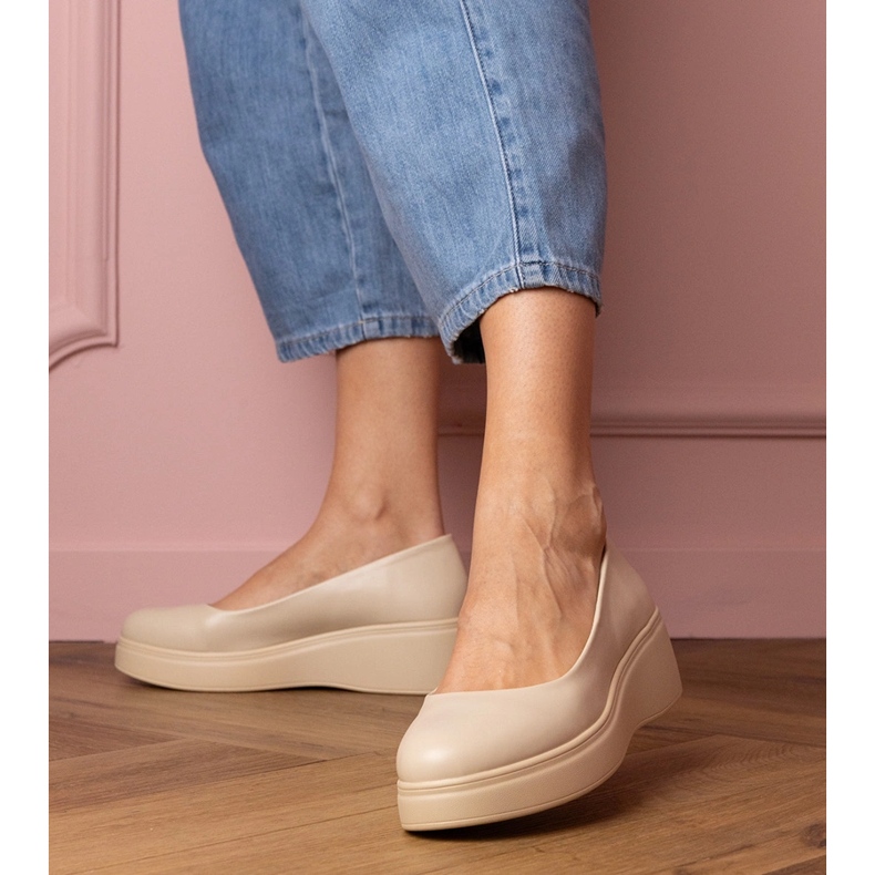 Sapatos bege na plataforma Eco -Leather 1
