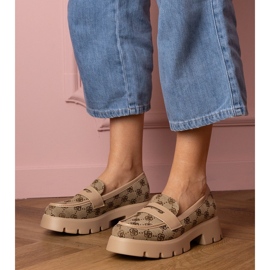 Mocas marrons femininos com bordado castanho 1