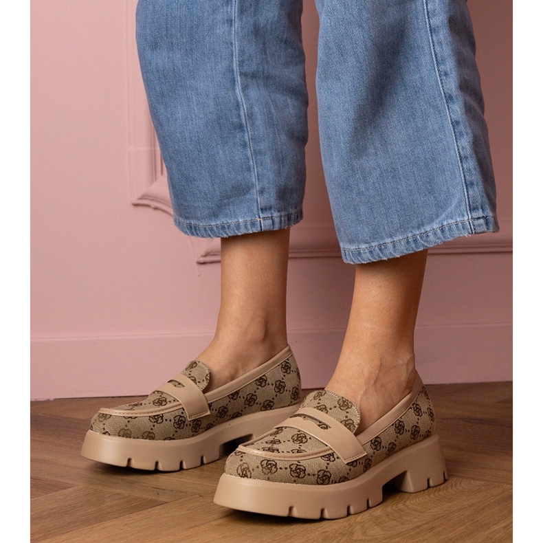 Mocas marrons femininos com bordado castanho 1