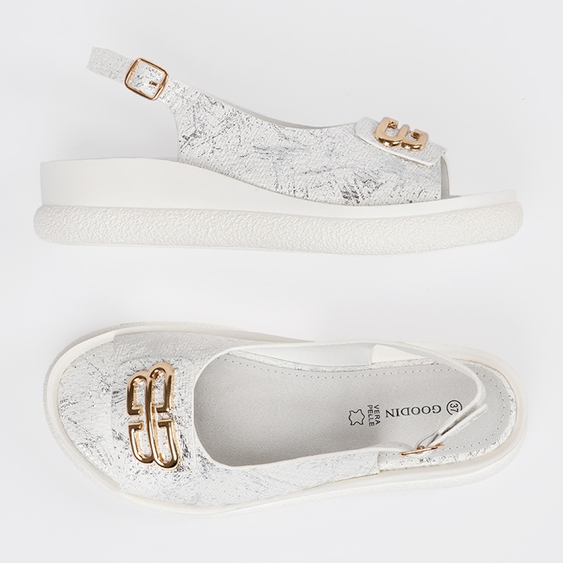 Goodin Sandálias planas brancas com um ornamento branco 2