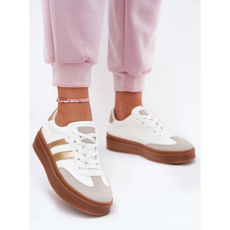 Evento Tênis femininos na plataforma com eco de couro branco e ouro 2