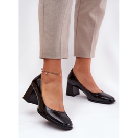 Bombas envernizadas de couro no post preto de Vinceza 91130 2