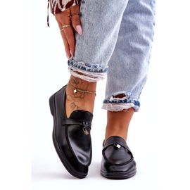 Mocassins negros femininos com um cadeado decorativo preto 4