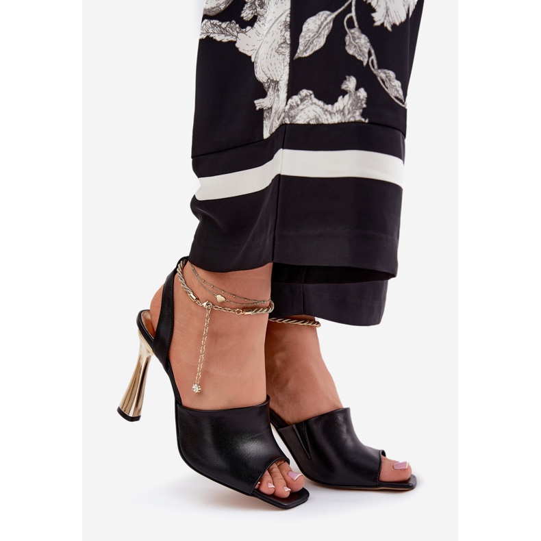 Sandálias de couro em um salto alto com uma pulseira preta Chebello 4440 decorativa preto 1