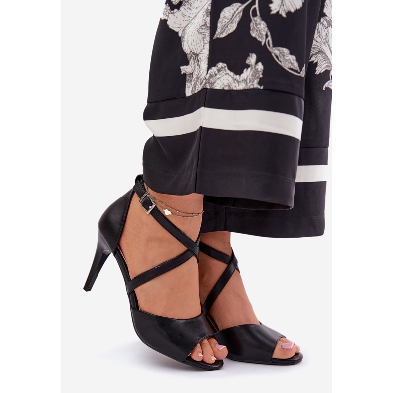 Sergio Leone Sandálias da moda em um alfinete preto 1