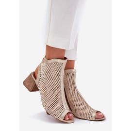 Saltos altos de couro feminino com um calcanhar de Maciejka aberto 06899-25 Golden-beige bege 1