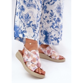 Jezzi Sandálias femininas com couro ecológico com flores multicolor multicolorido 2 Jezzi Sandálias femininas com couro ecológico com flores multicolor multicolorido 2