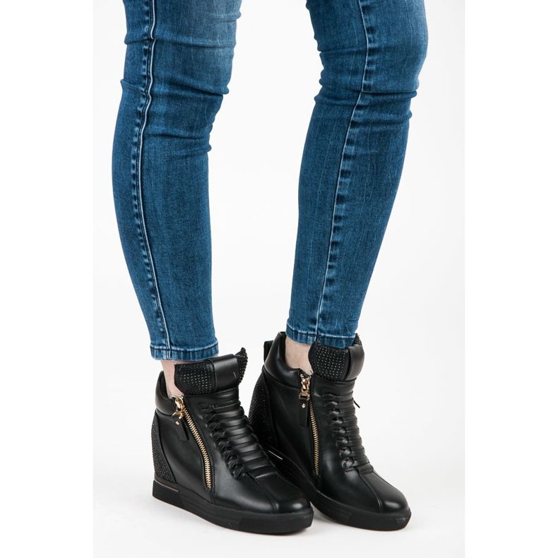 Tênis preto com zíper 1 Tênis preto com zíper 1