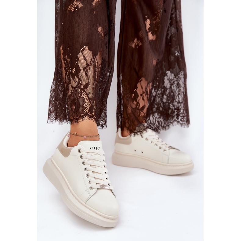 Tênis de couro feminino na plataforma Goe RR2N4004 bege 2