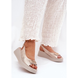 S.Barski Sandálias de couro feminino na cunha com um detalhe decorativo de S. Barski LR51-593 Gold dourado 2