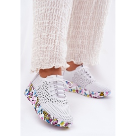 Sapatos femininos de couro em couro nas cunhas Artiker de borboletas 56c1618 branco 2