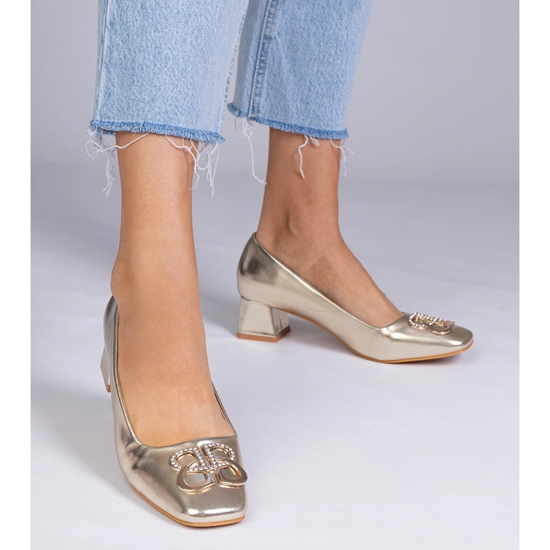 Bombas douradas com saltos baixos com zircões dourado 1