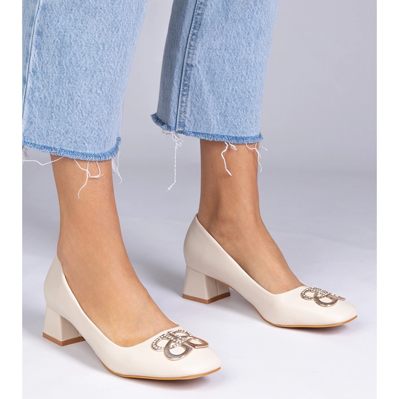 Bombas bege com brechas com zircões 1