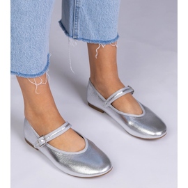 Ballerinas de Silver Women com uma fivela prata 1
